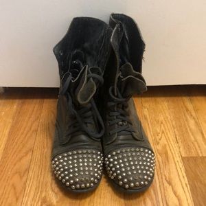 STEVE MADDEN - STUDDED LEATHER COMBAT BOOTS - SIZE 7.5M